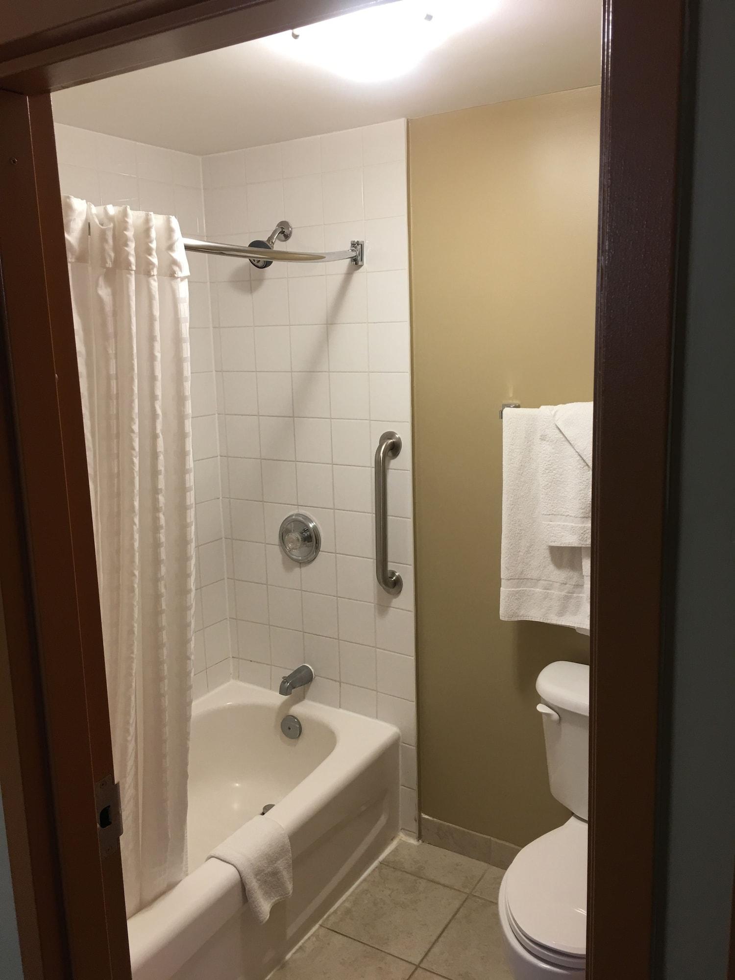 Super 8 By Wyndham Midland Hotell Exteriör bild