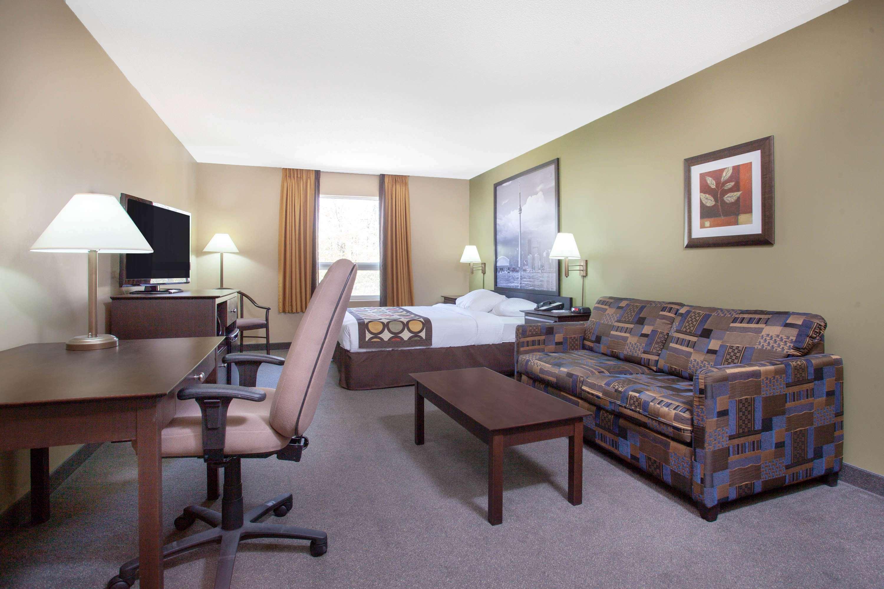 Super 8 By Wyndham Midland Hotell Exteriör bild