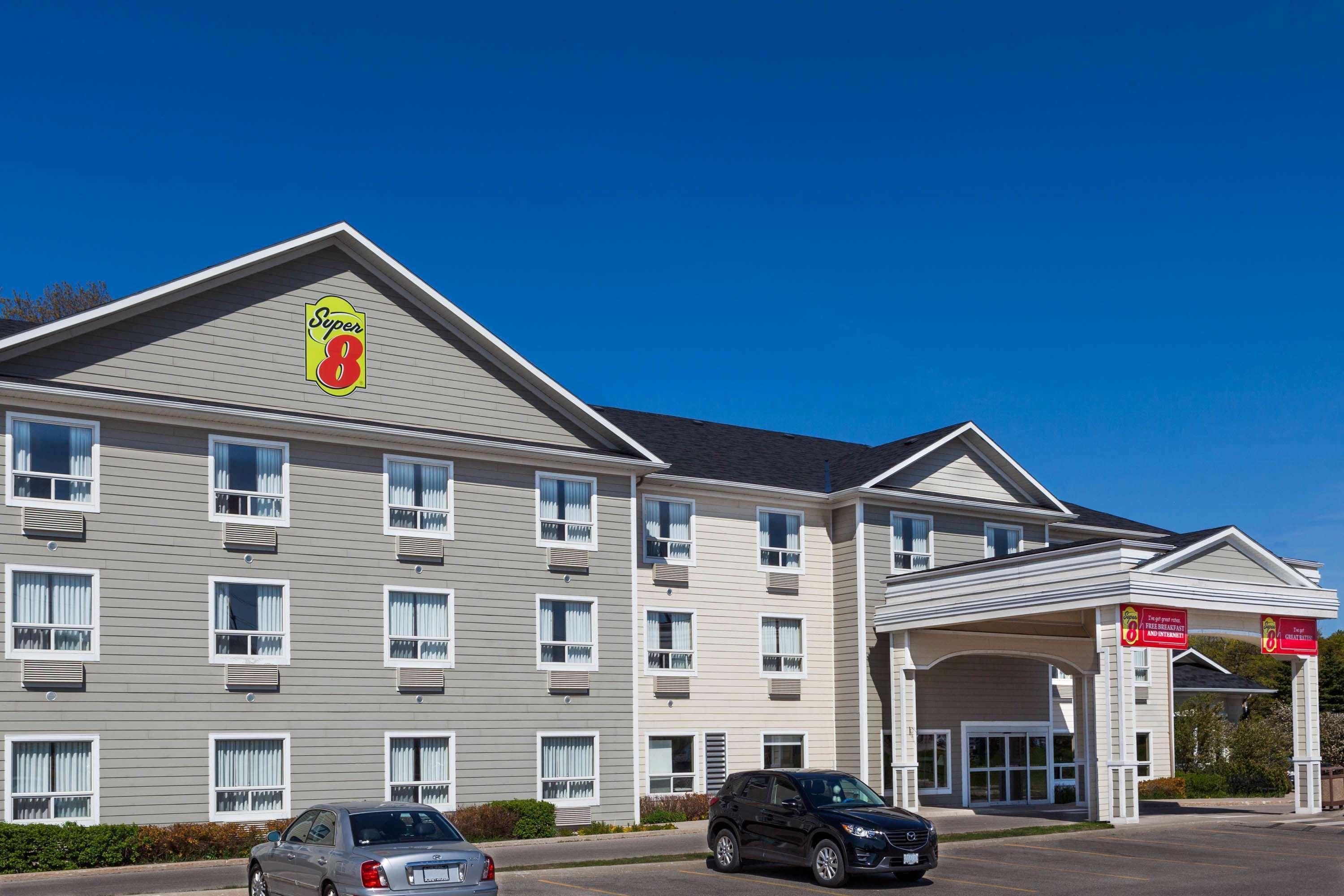 Super 8 By Wyndham Midland Hotell Exteriör bild
