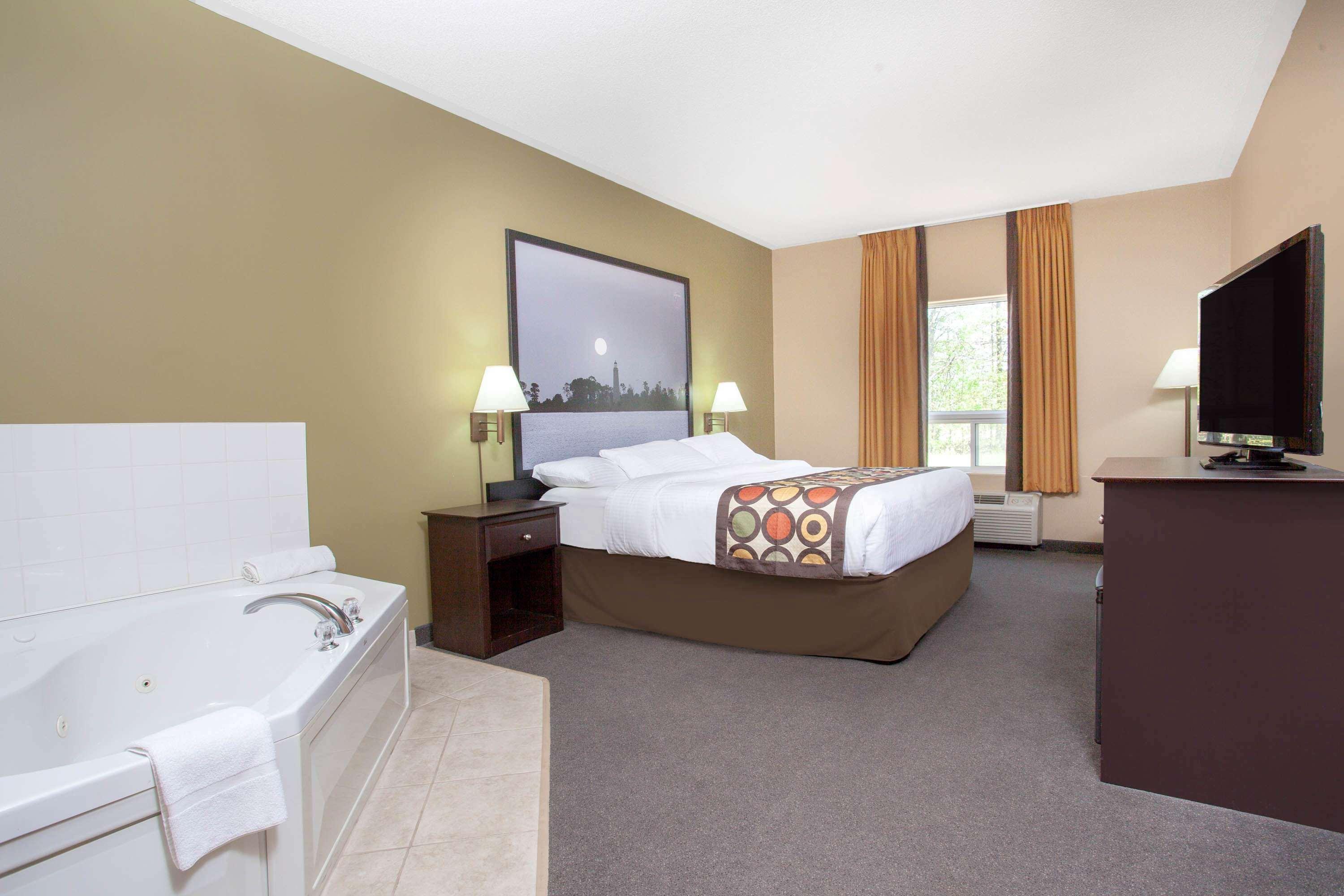 Super 8 By Wyndham Midland Hotell Exteriör bild