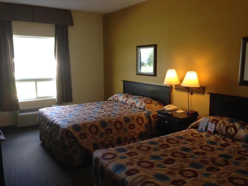Super 8 By Wyndham Midland Hotell Exteriör bild
